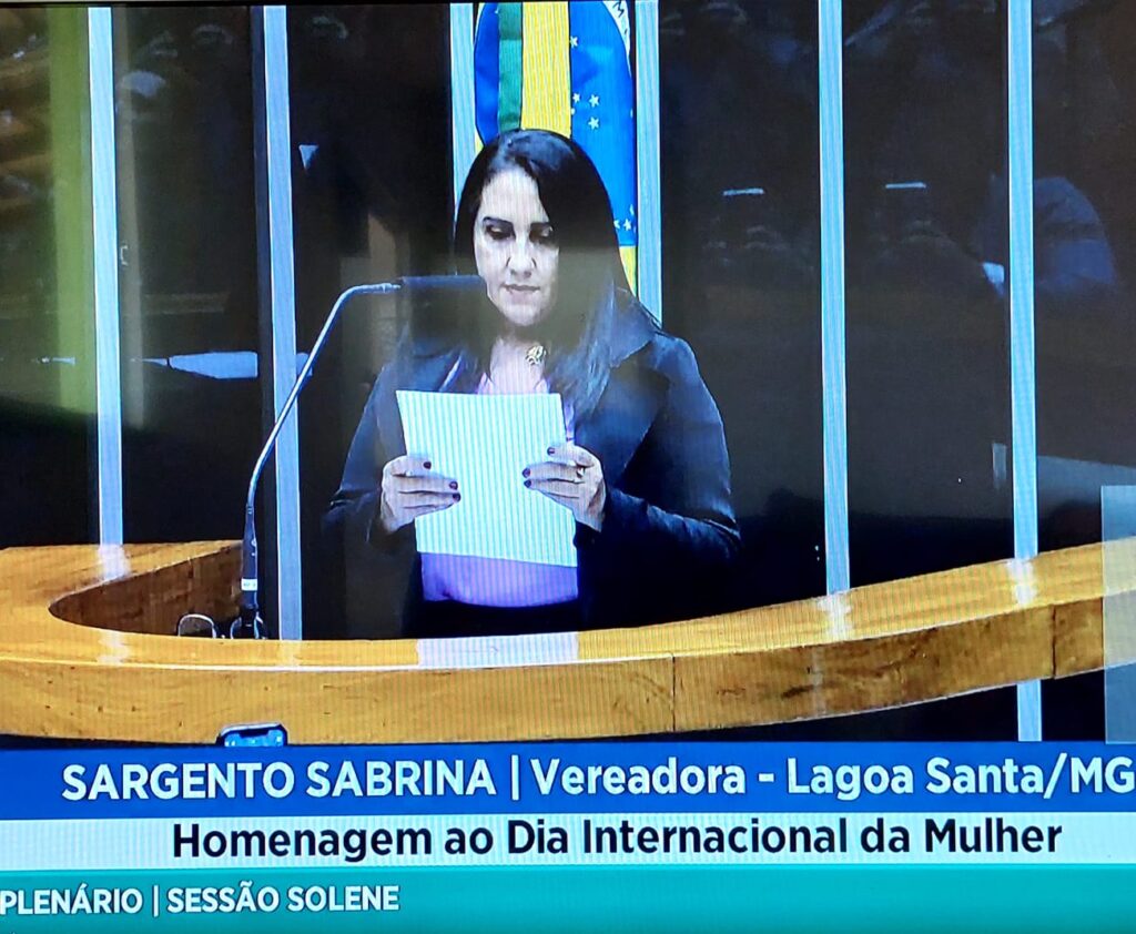 Vereadora Sargento Sabrina em pronunciamento no Plenário Ulysses Guimarães no Dia Internacional da Mulher.
